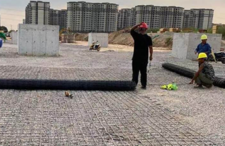 长泰土工格栅铺设前地基要怎么处理？